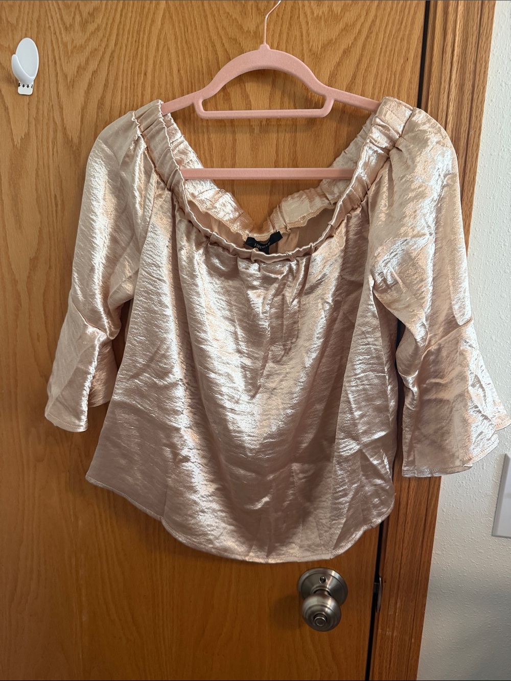 🫶🏼3 for $12!!🫶🏼Forever 21 Gold Off-Shoulder Metallic Blouse